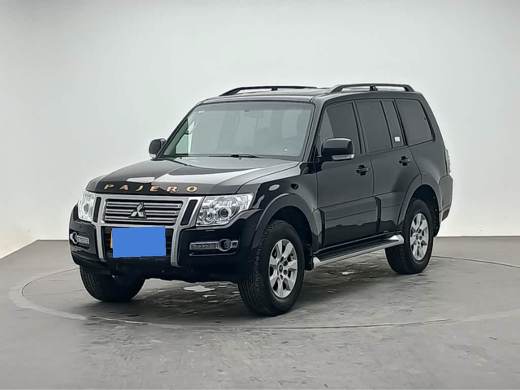 Mitsubishi 2019 3.0L AT Standard