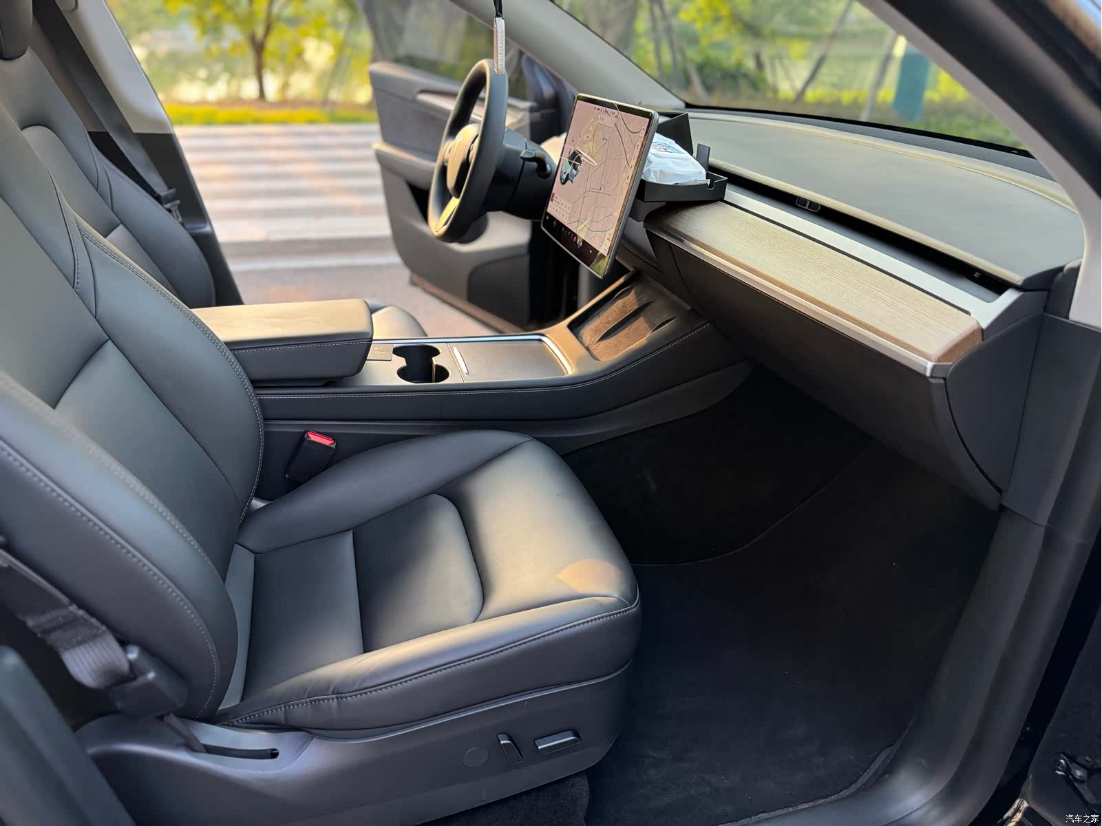 Tesla Model Y, 2022 все фото