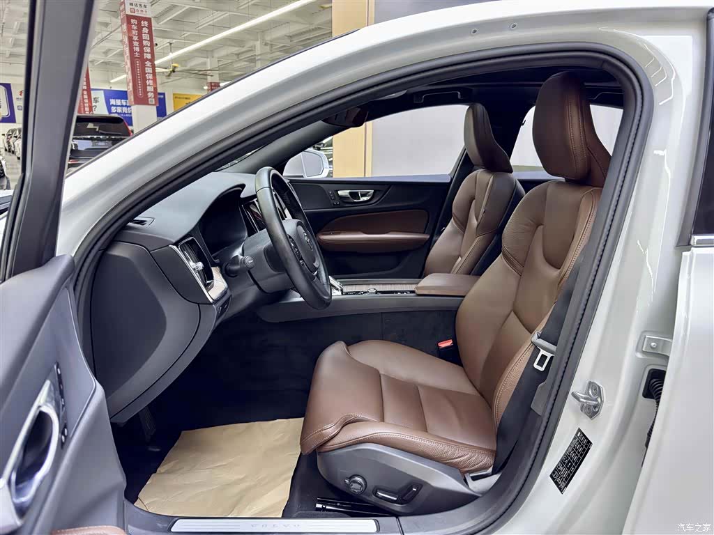 Volvo S60, 2021 все фото