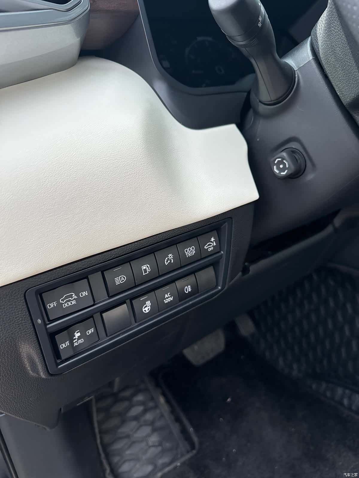 Toyota Sequoia, 2026 12