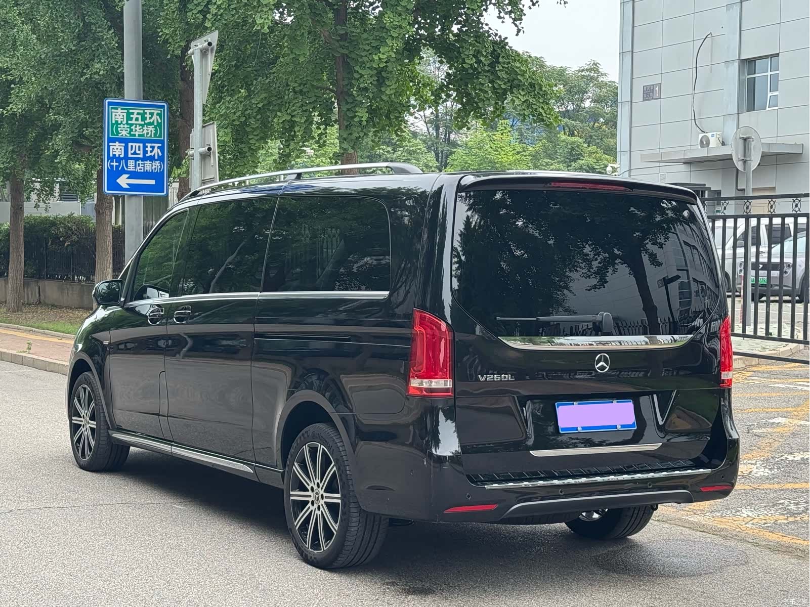 Mercedes-Benz V-Class, 2023 7