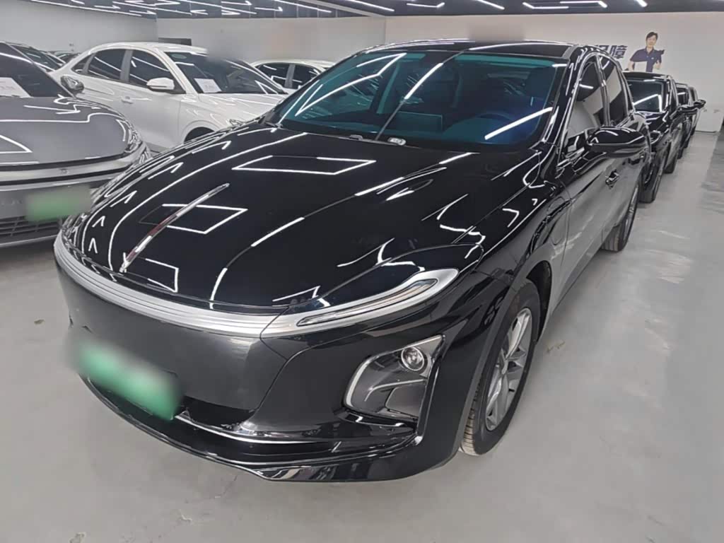 Hongqi E-QM5