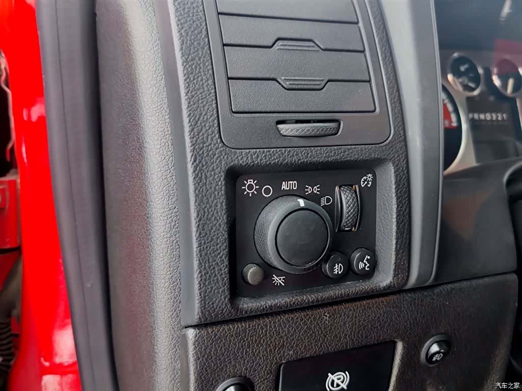 Hummer H3, 2011 11