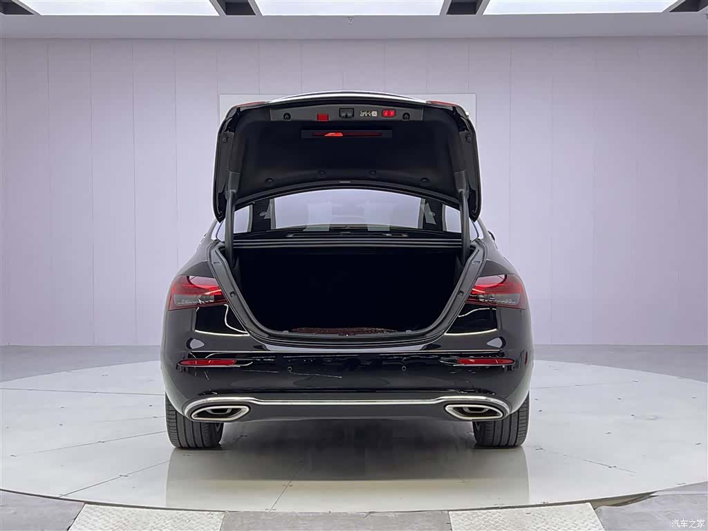 Mercedes-Benz E-Class, 2023 6