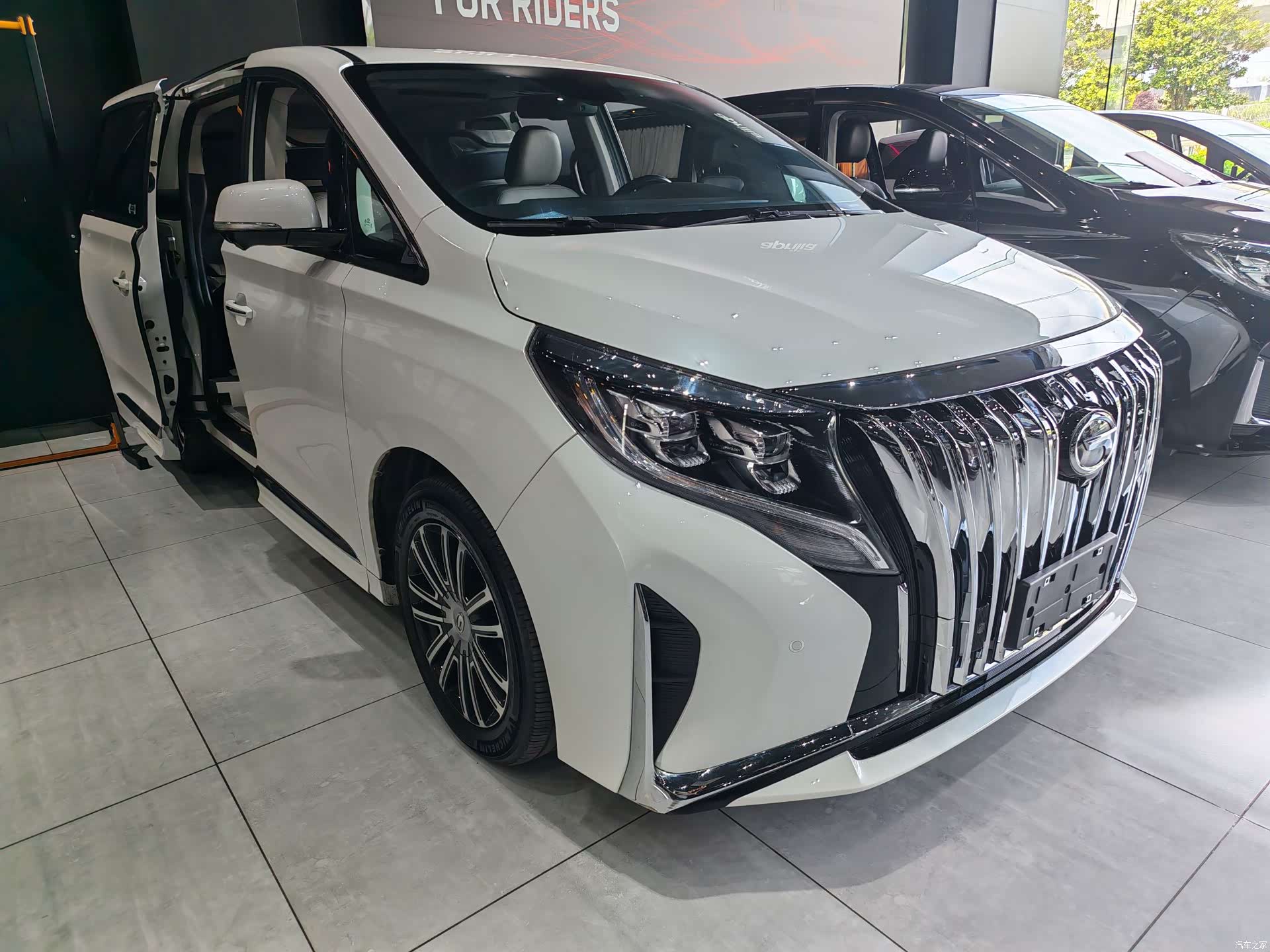Trumpchi M8, 2021 3