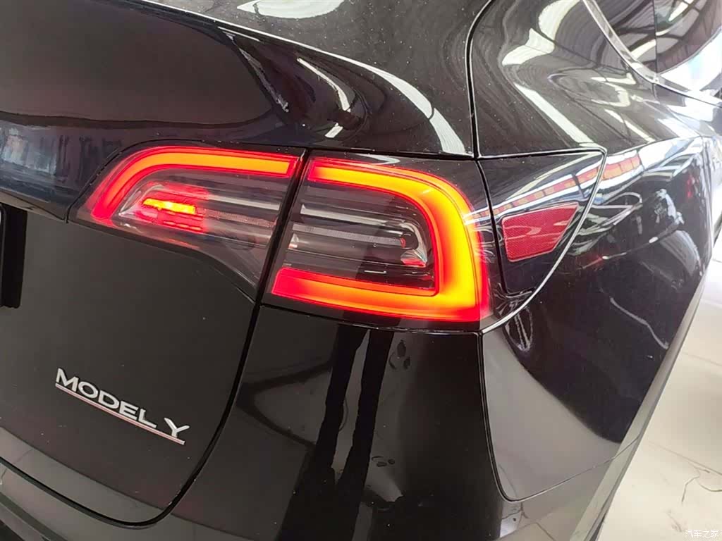 Tesla Model Y, 2024 8