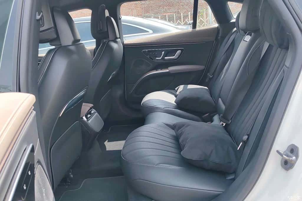 Mercedes-Benz EQS, 2024 8