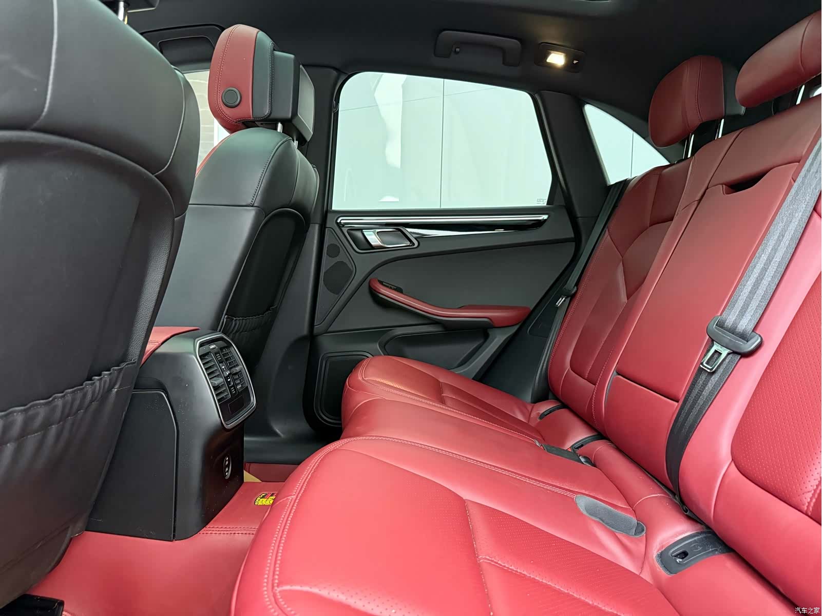 Porsche Macan, 2023 10