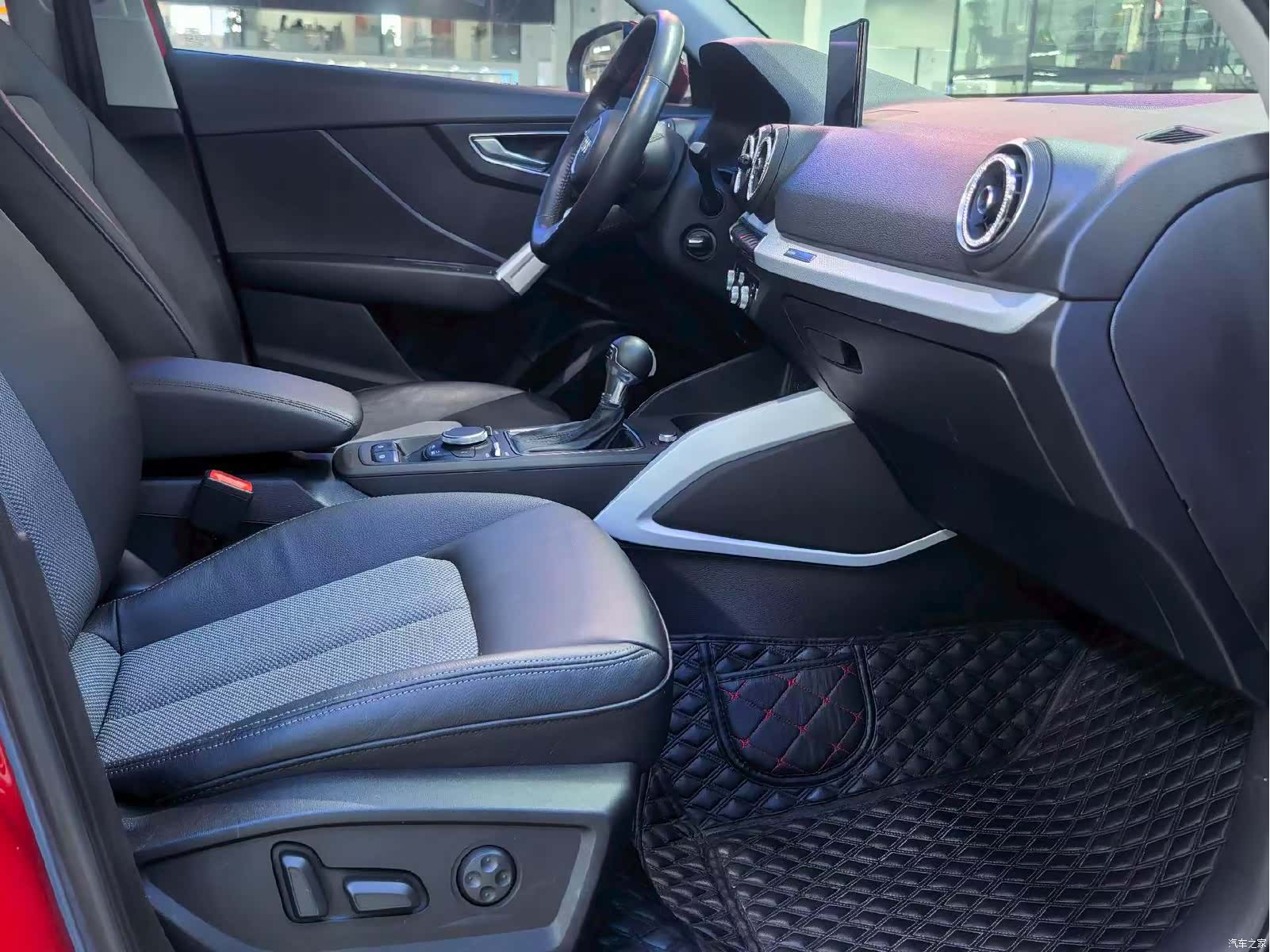 Audi Q2L, 2020 9