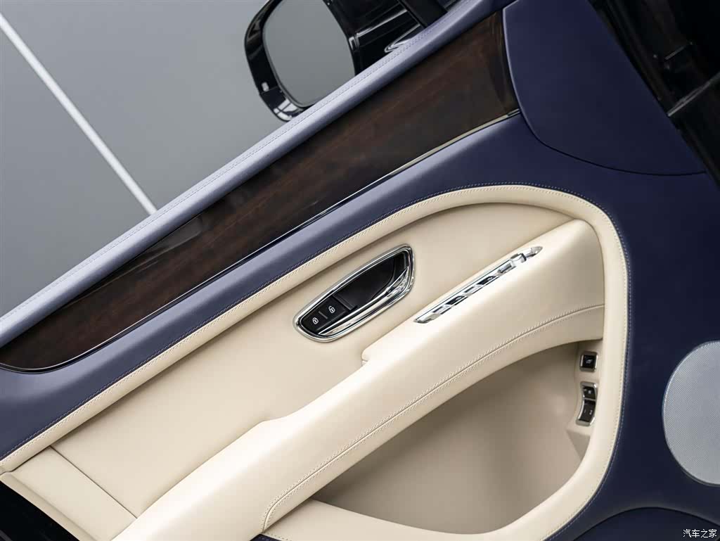 Bentley Bentayga, 2024 6