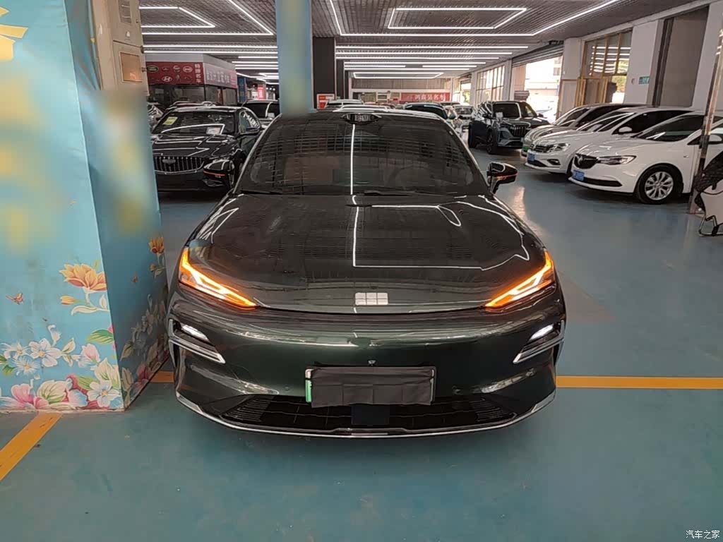 Geely 8, 2025 3