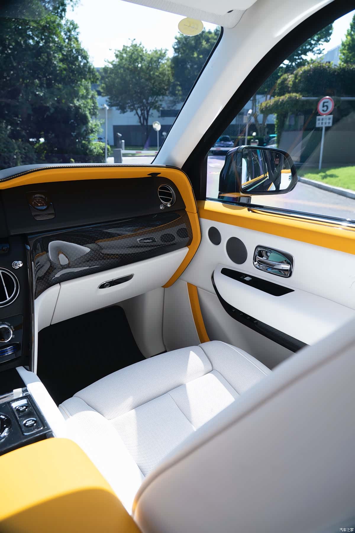 Rolls-Royce Cullinan, 2024 23