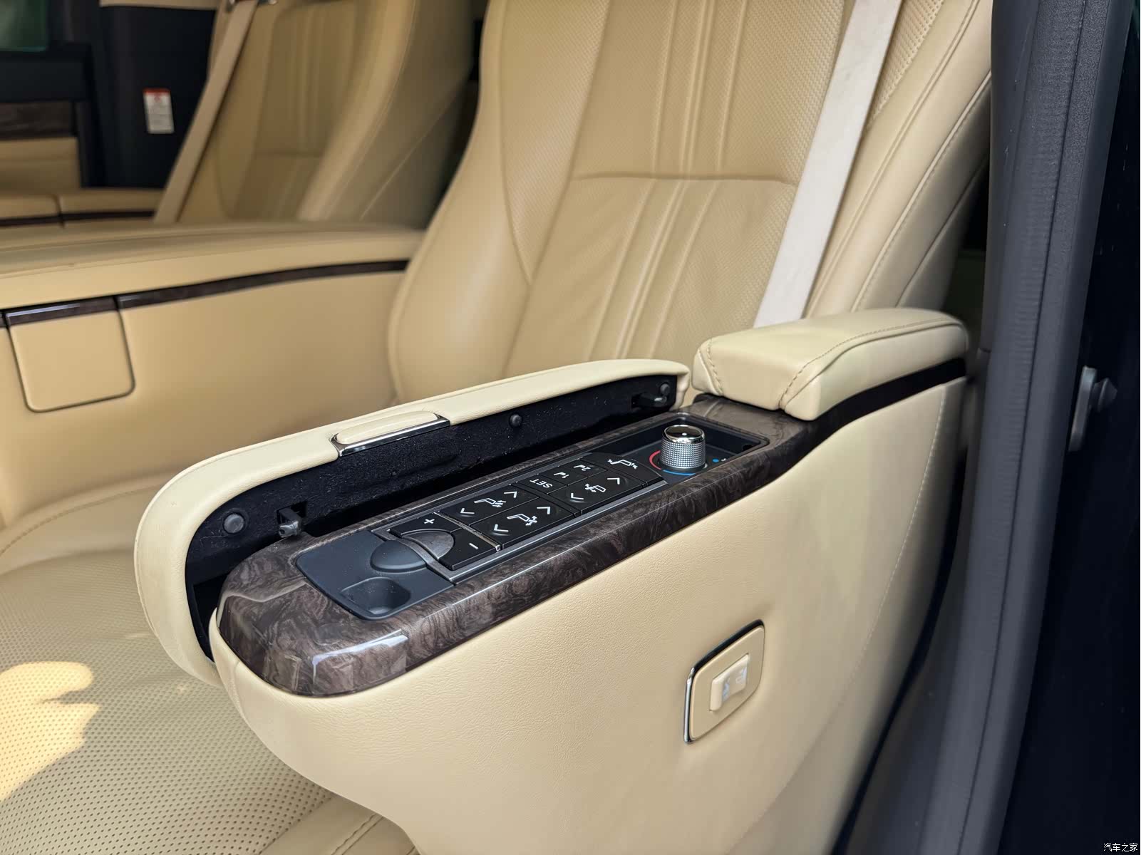 Toyota Alphard, 2021 16