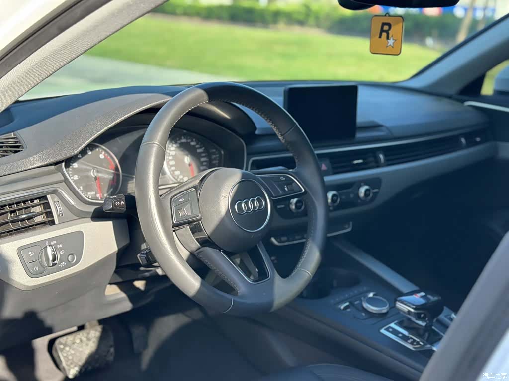 Audi A4L, 2018 11