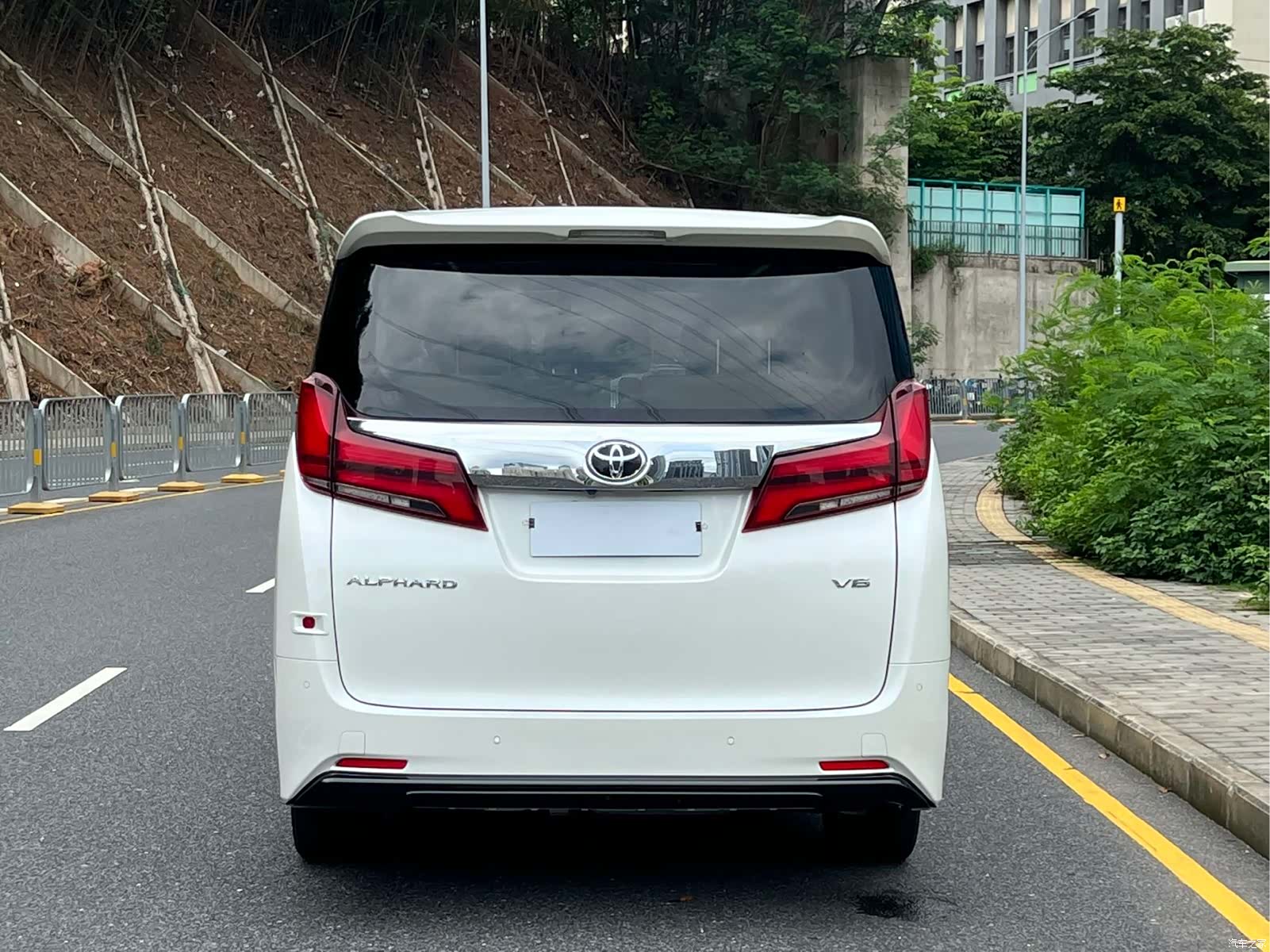 Toyota Alphard, 2018 6