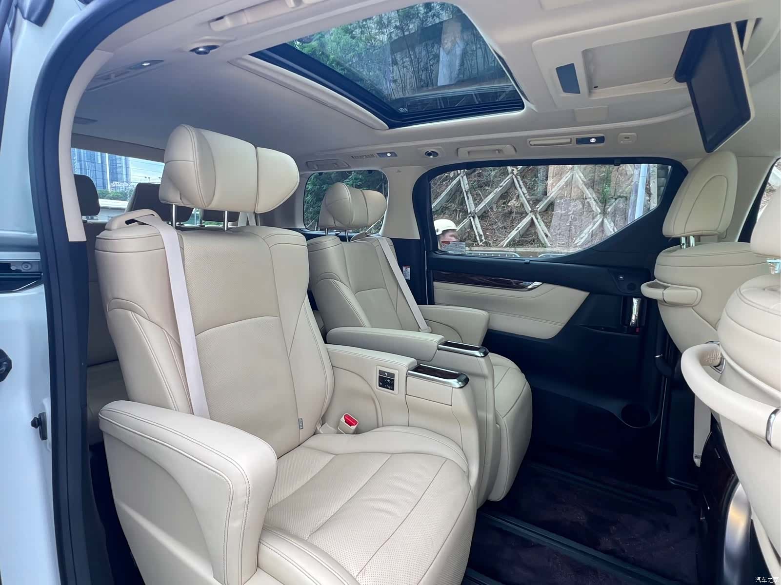 Toyota Alphard, 2018 13