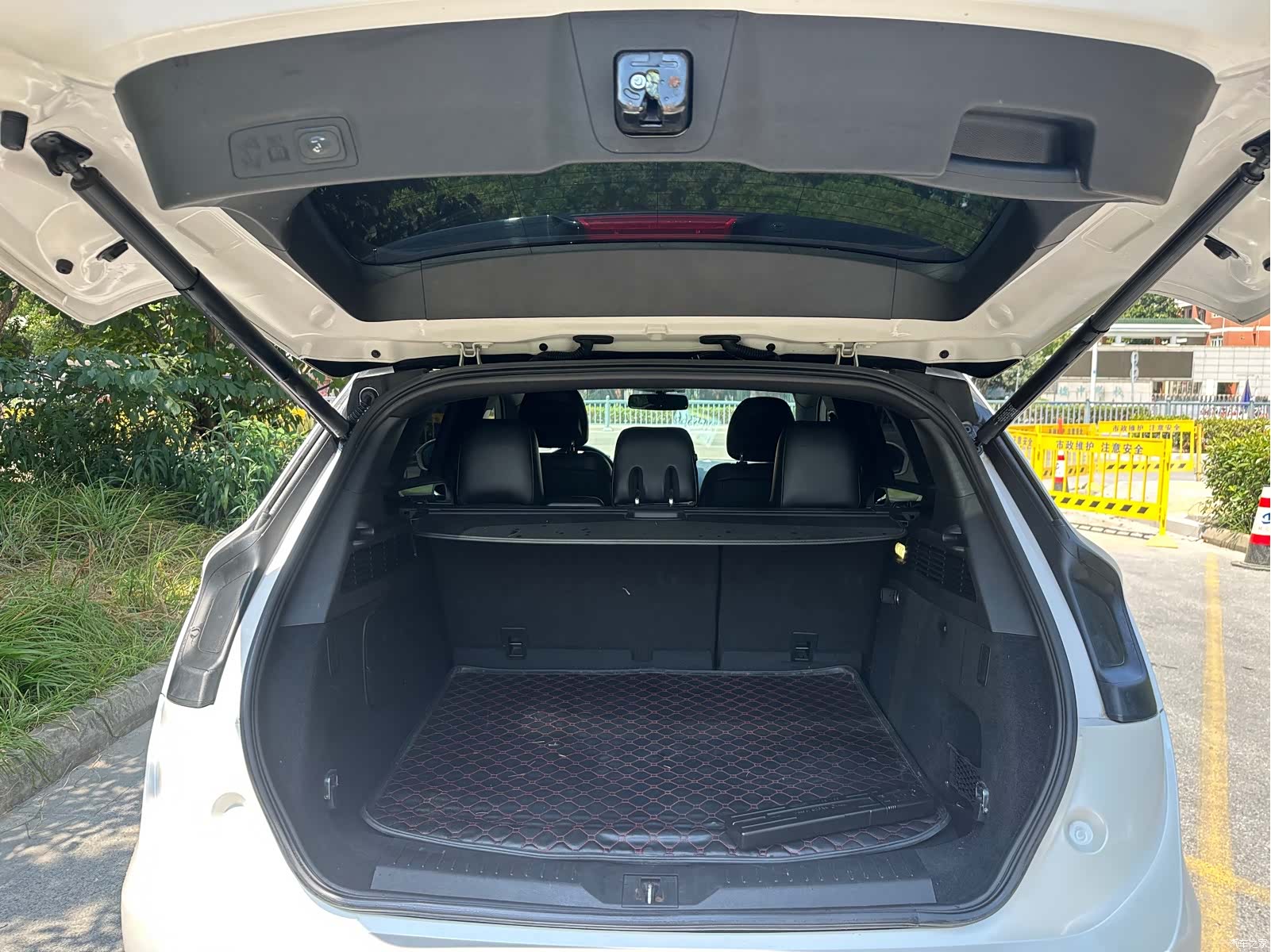Lincoln MKC, 2017 16