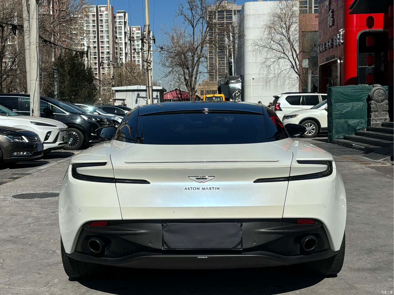 Aston Martin DB11, 2019 6