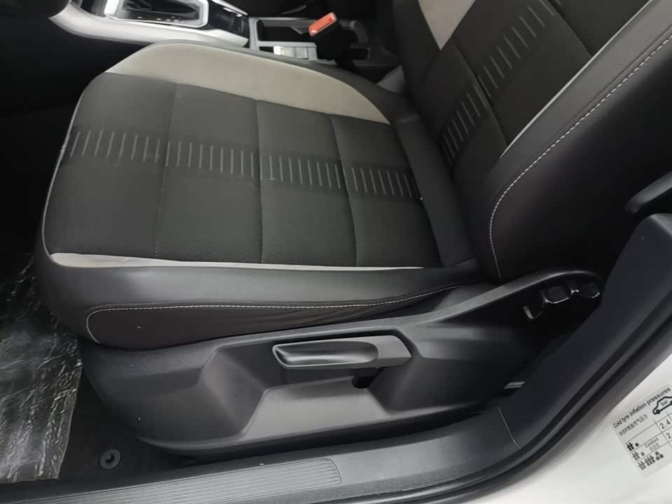 Volkswagen T-ROC exploring Songs