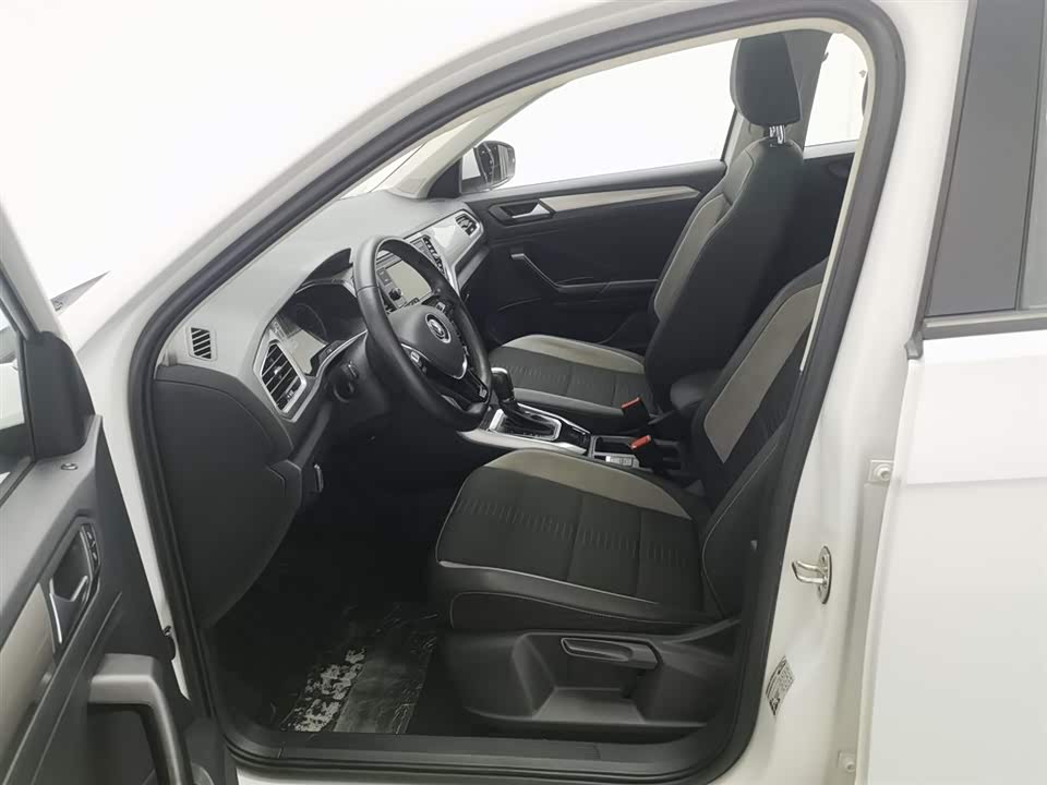 Volkswagen T-ROC exploring Songs