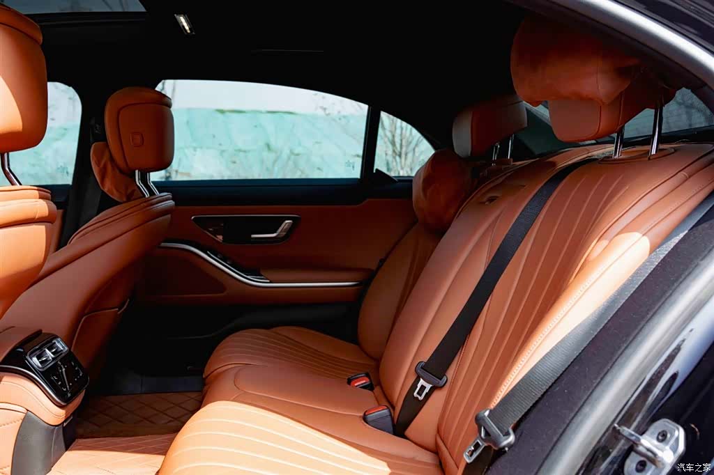 Mercedes-Benz S-Class, 2024 7