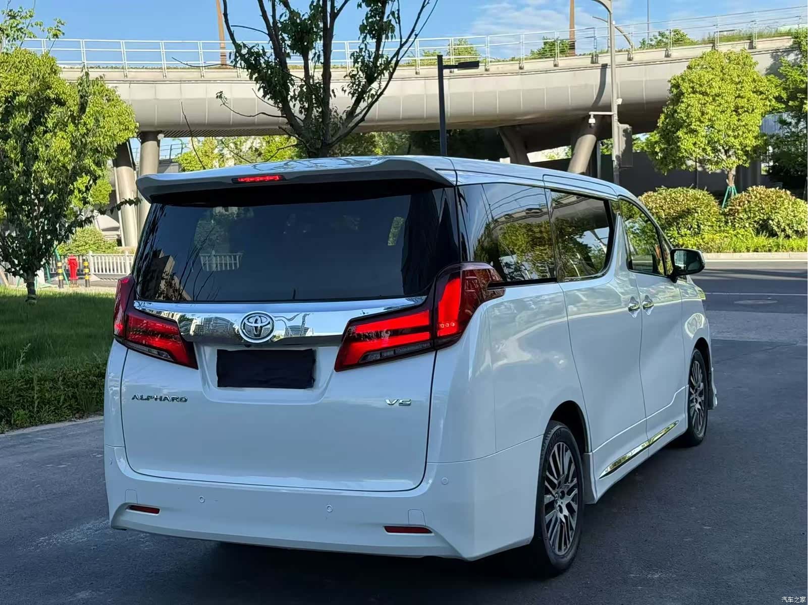 Toyota Alphard, 2017 8