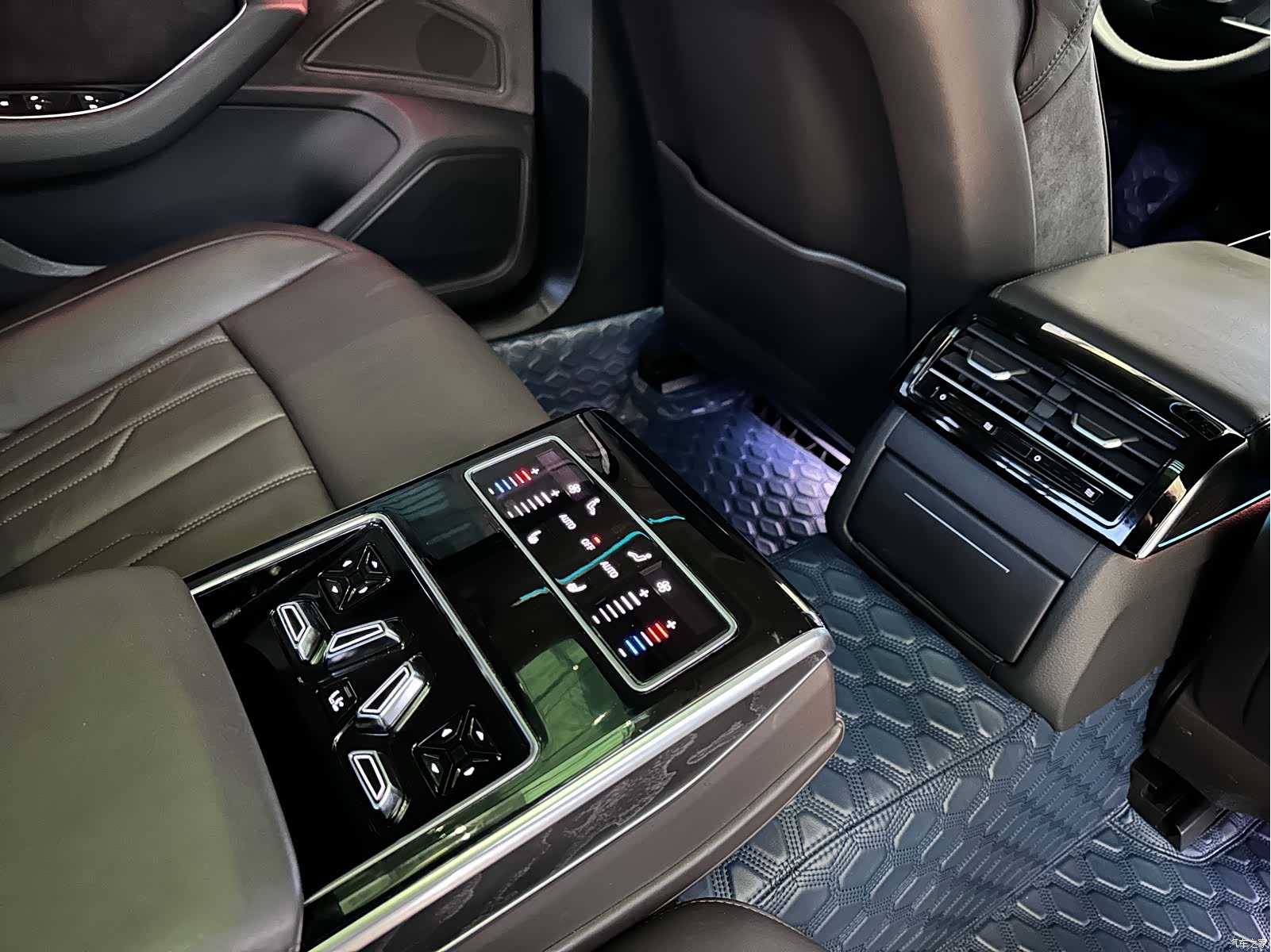 Audi A8L, 2020 15