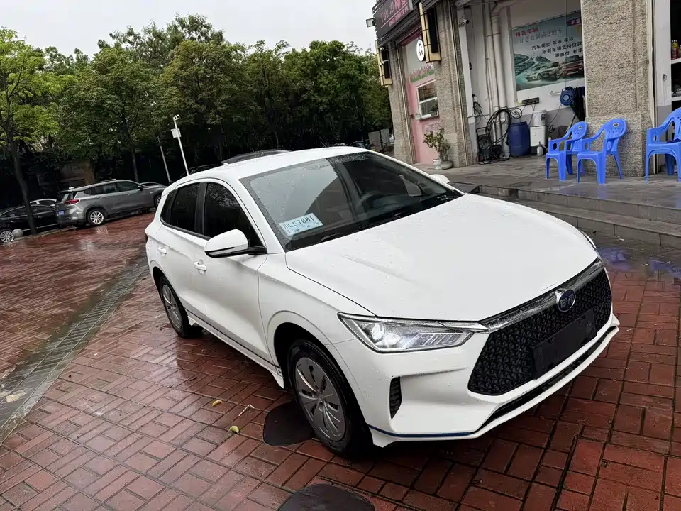 BYD e2