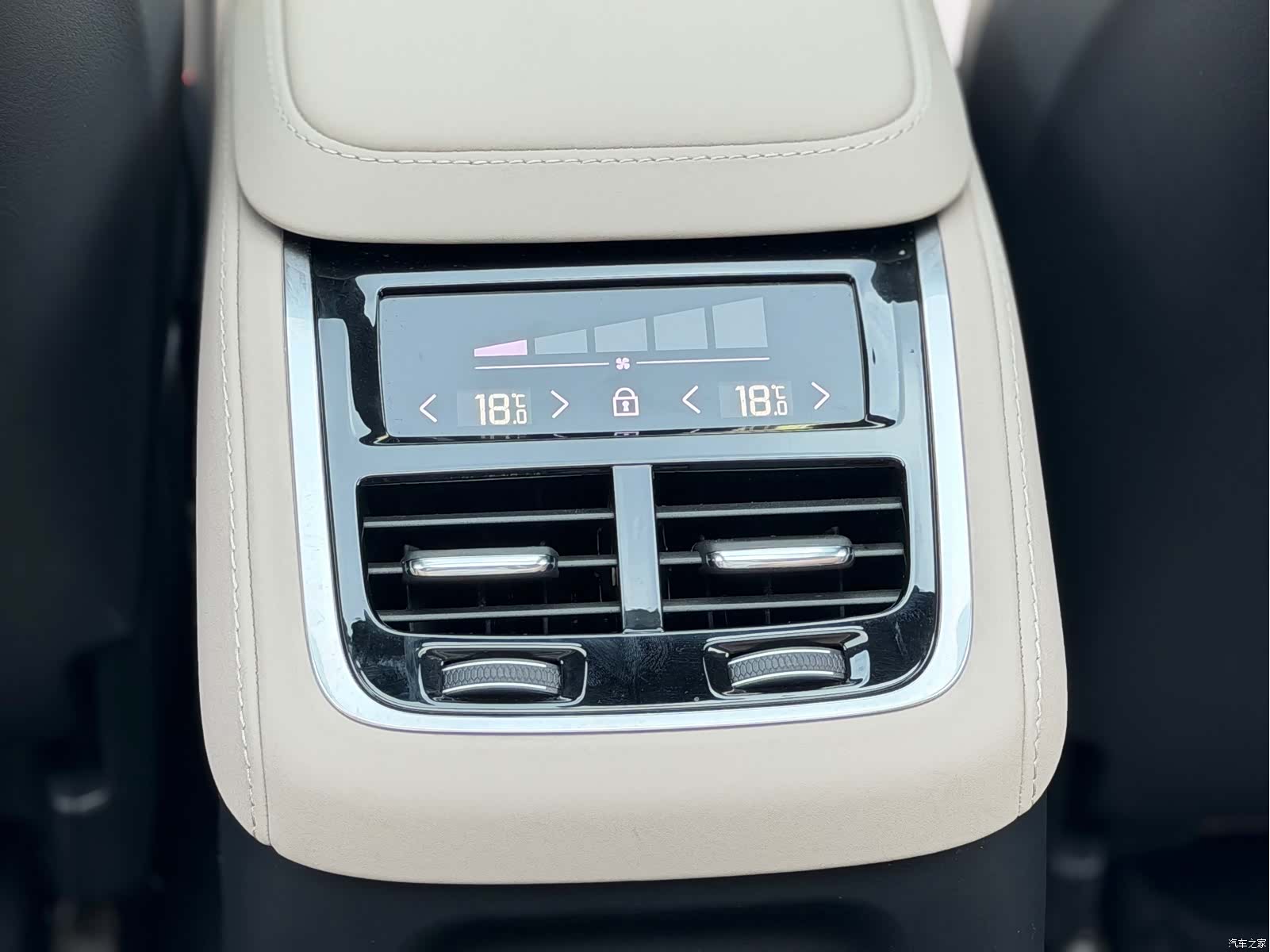Volvo XC90, 2025 13