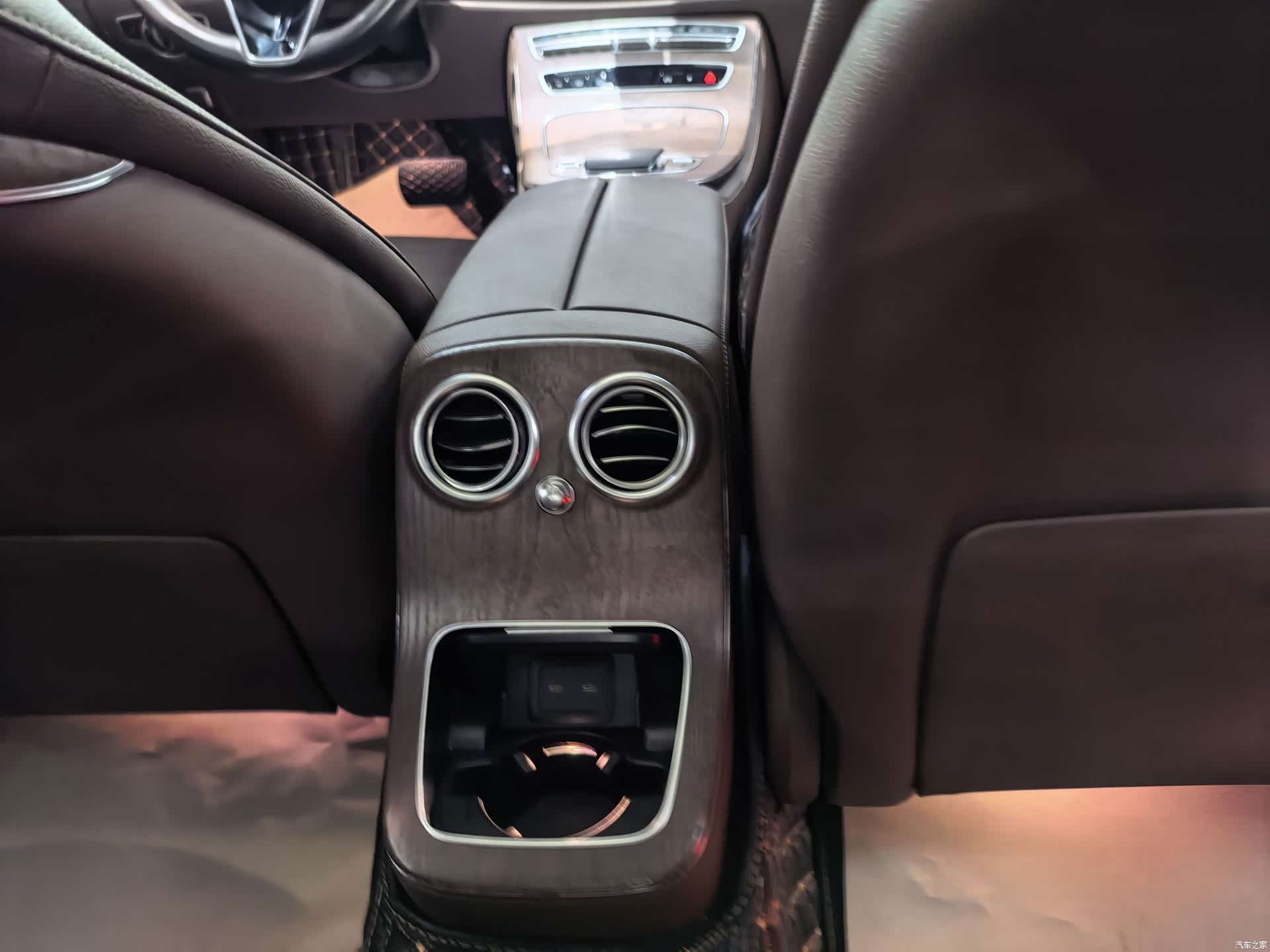 Mercedes-Benz E-Class, 2023 14