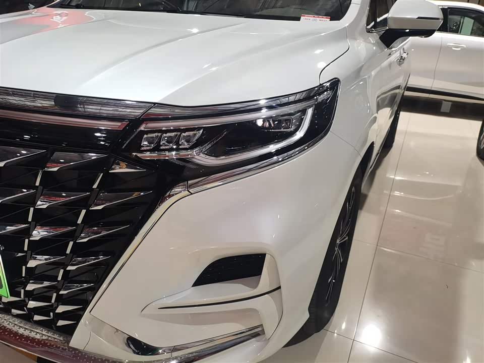 Roewe iMAX8