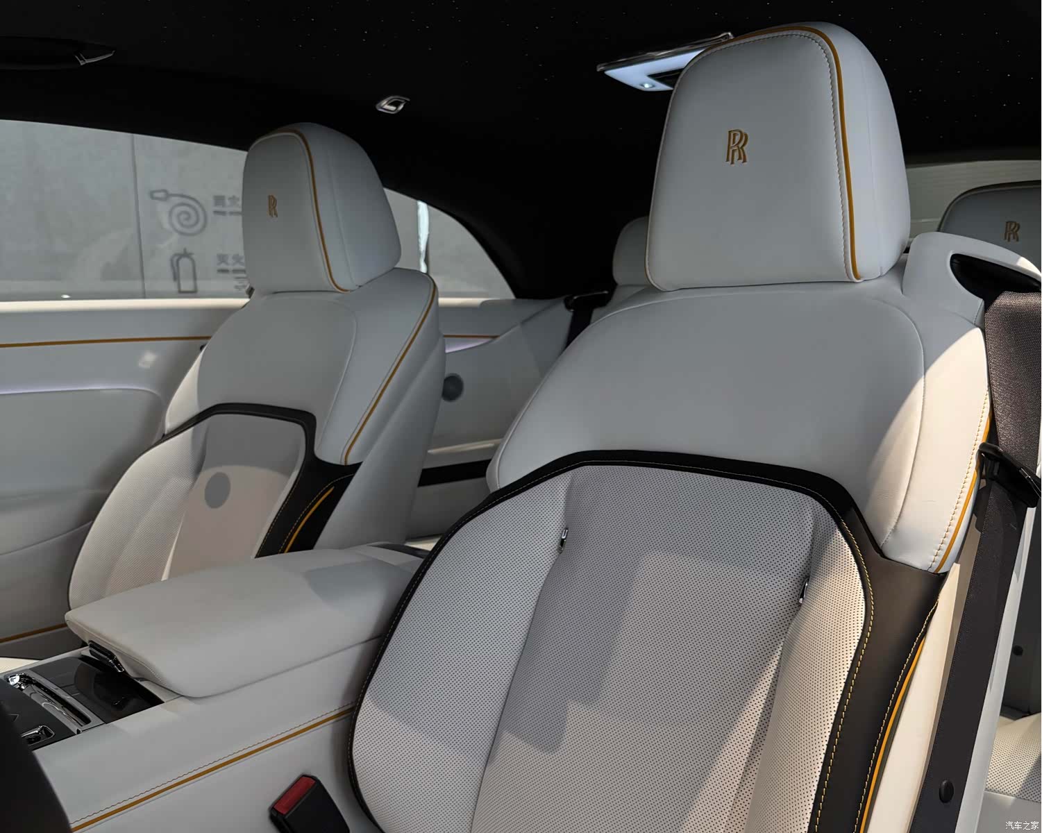 Rolls-Royce Spectre, 2026 все фото