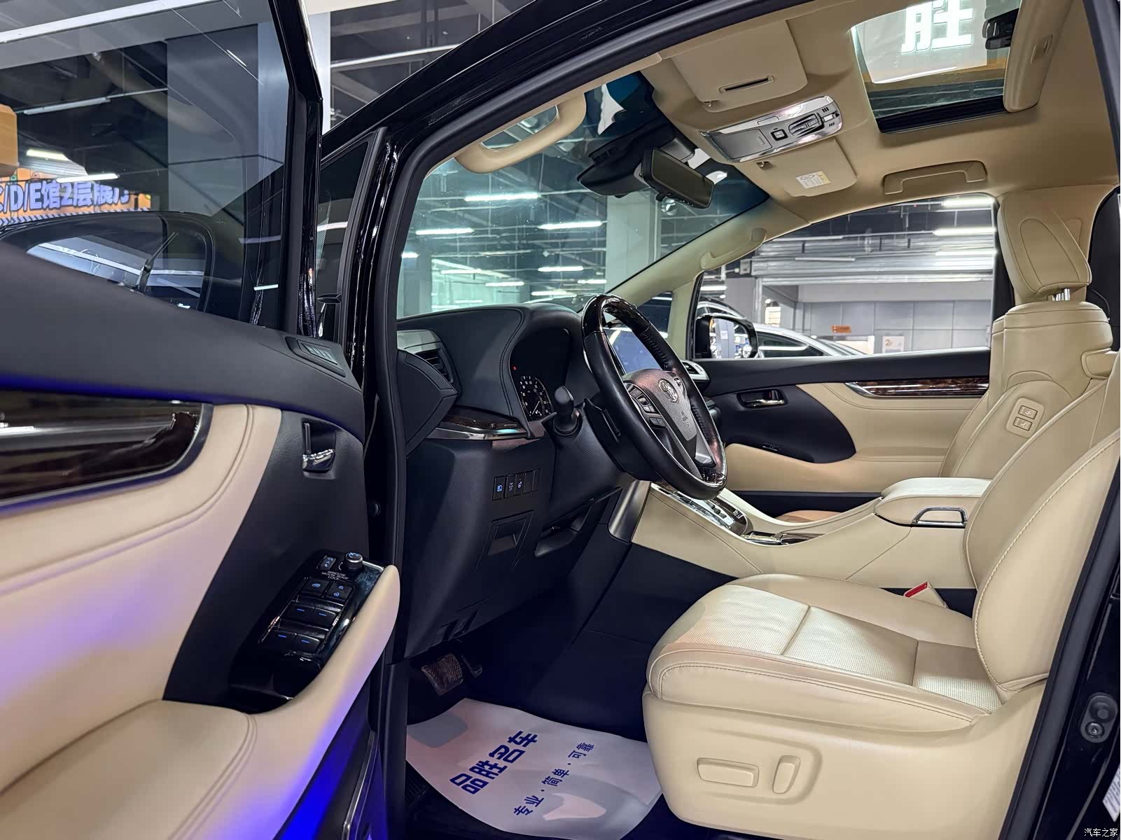 Toyota Alphard, 2022 7