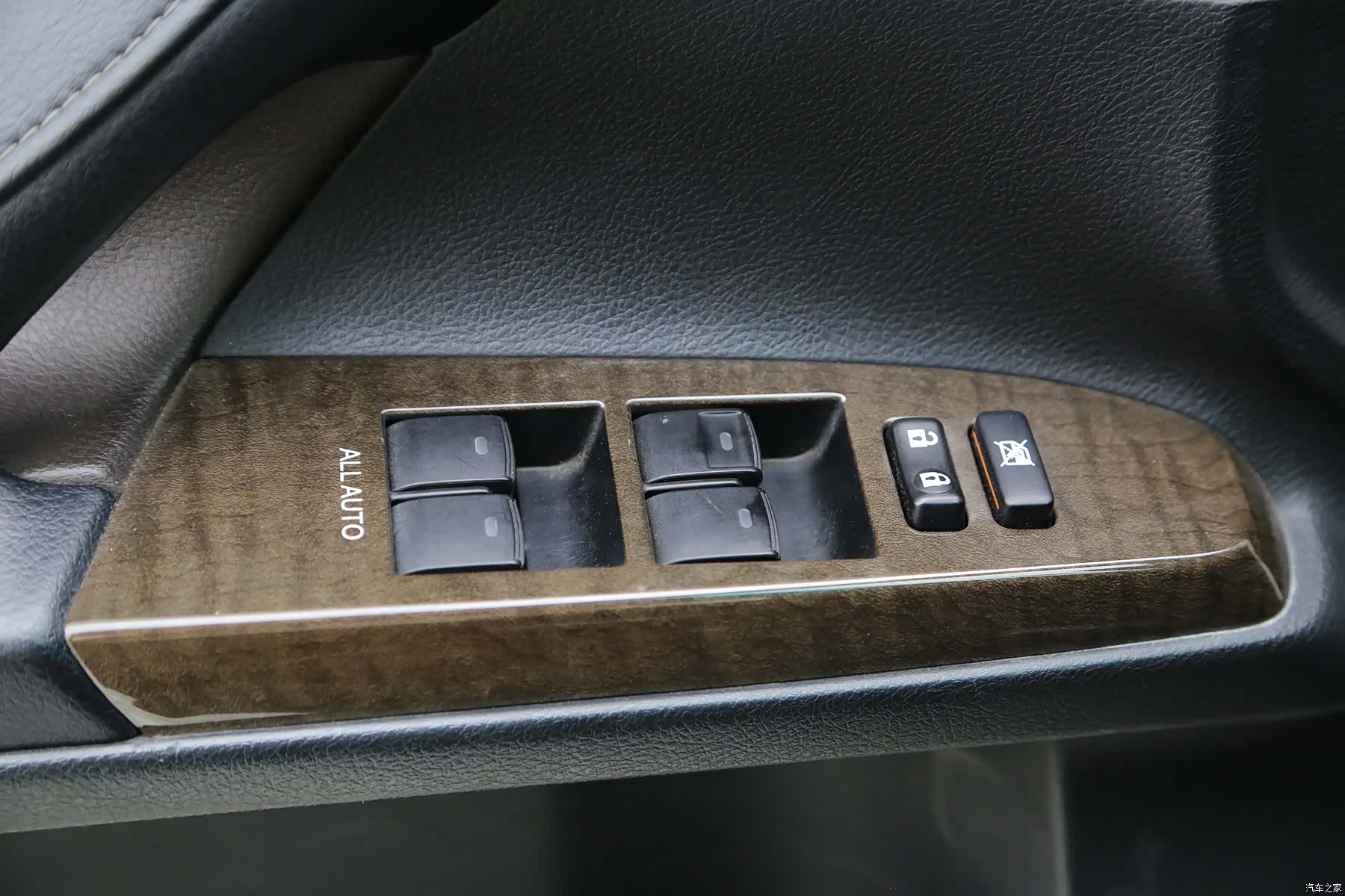 Toyota 2.5V, 2016 9