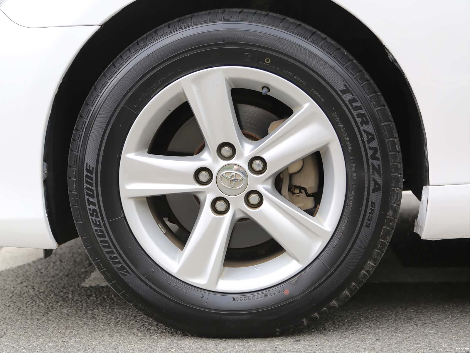 Toyota 2.5V, 2016 17