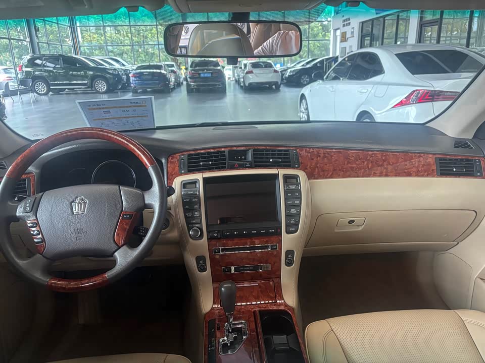 Toyota crown