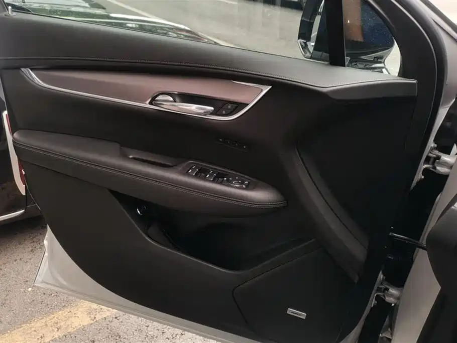 Cadillac XT6