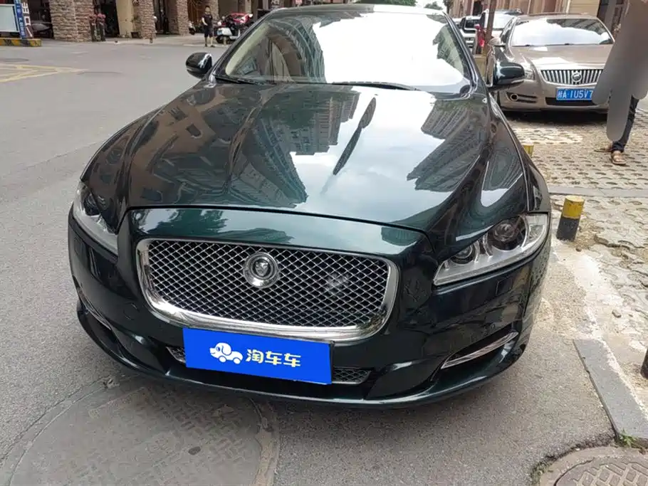 Jaguar XJ