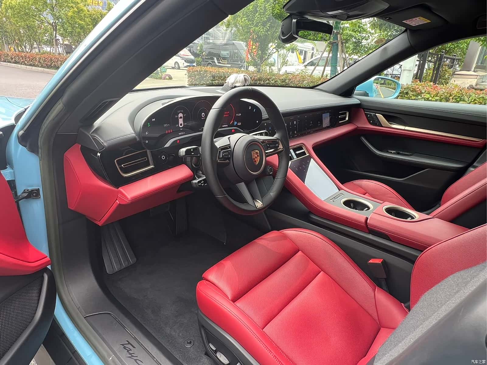 Porsche Taycan, 2023 все фото