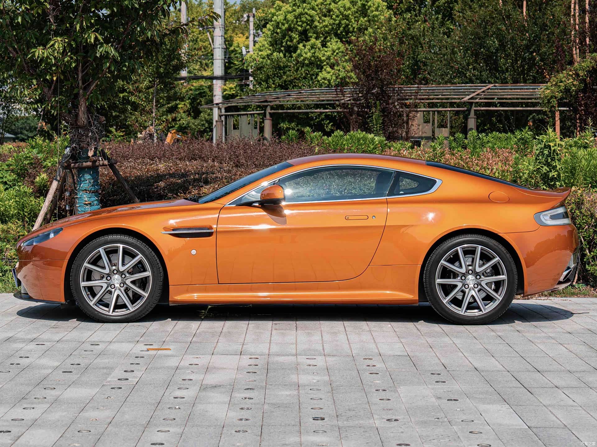 Aston Martin Vantage, 2014 7