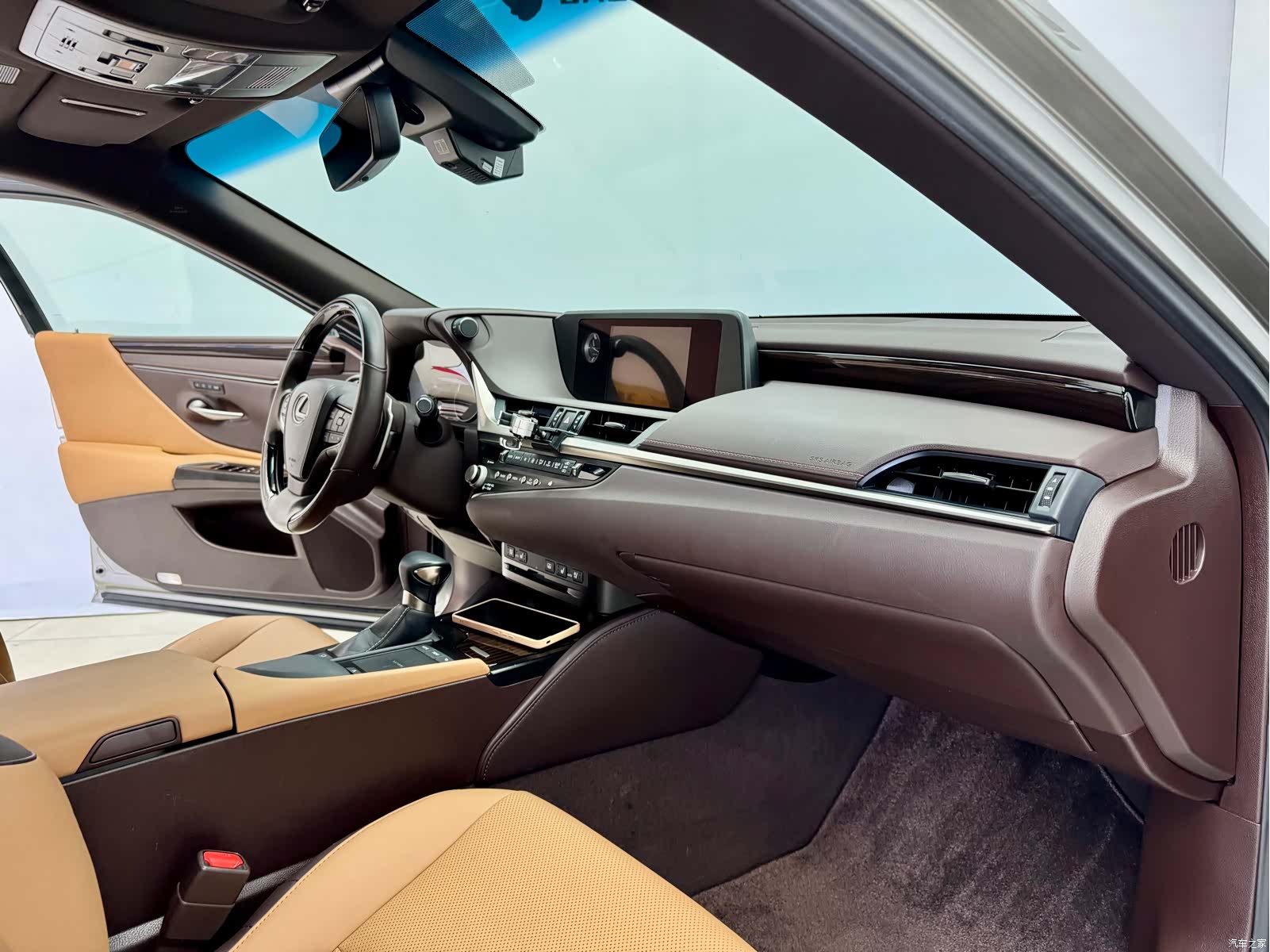 Lexus ES, 2021 14