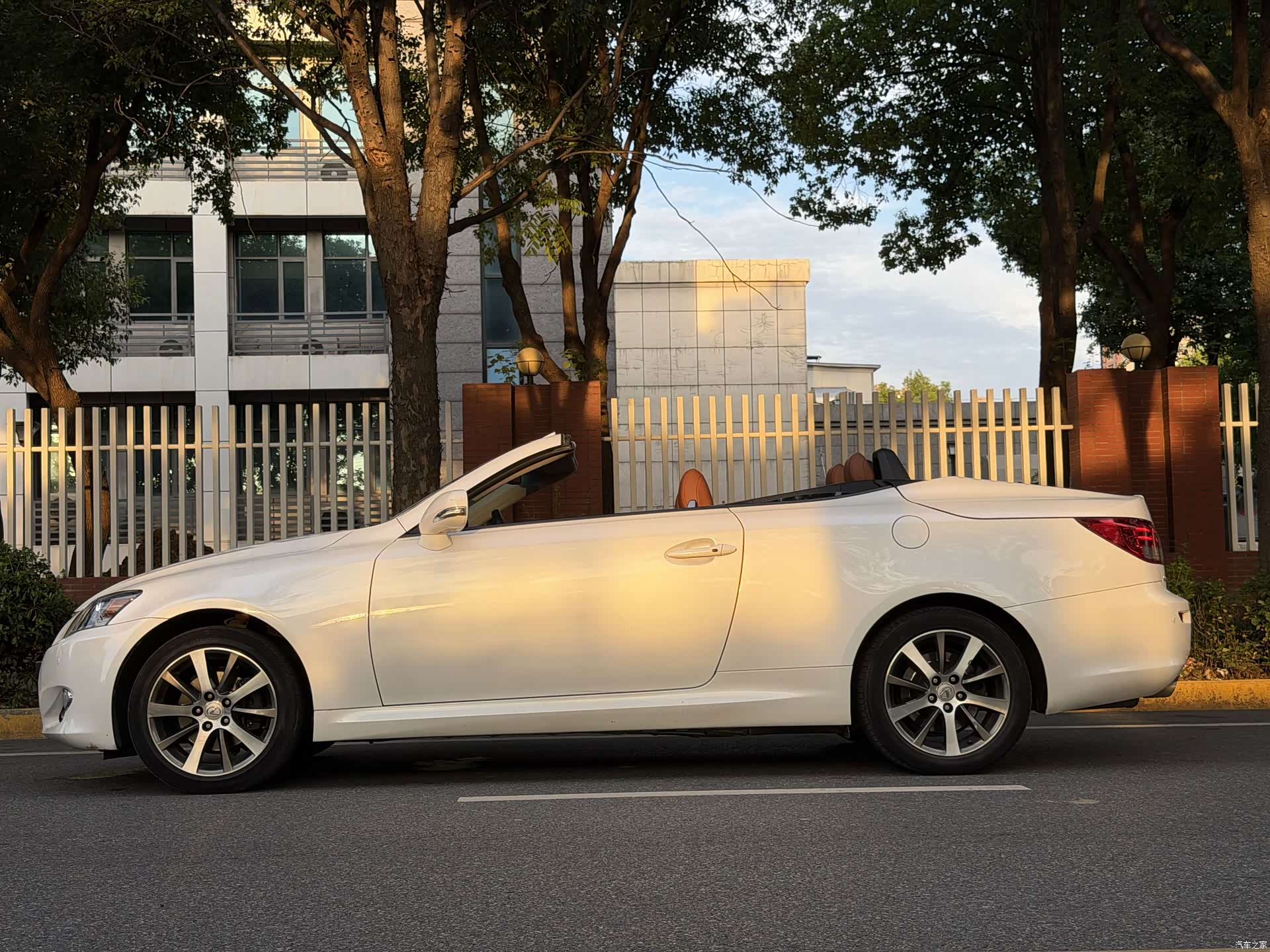Lexus IS, 2011 12