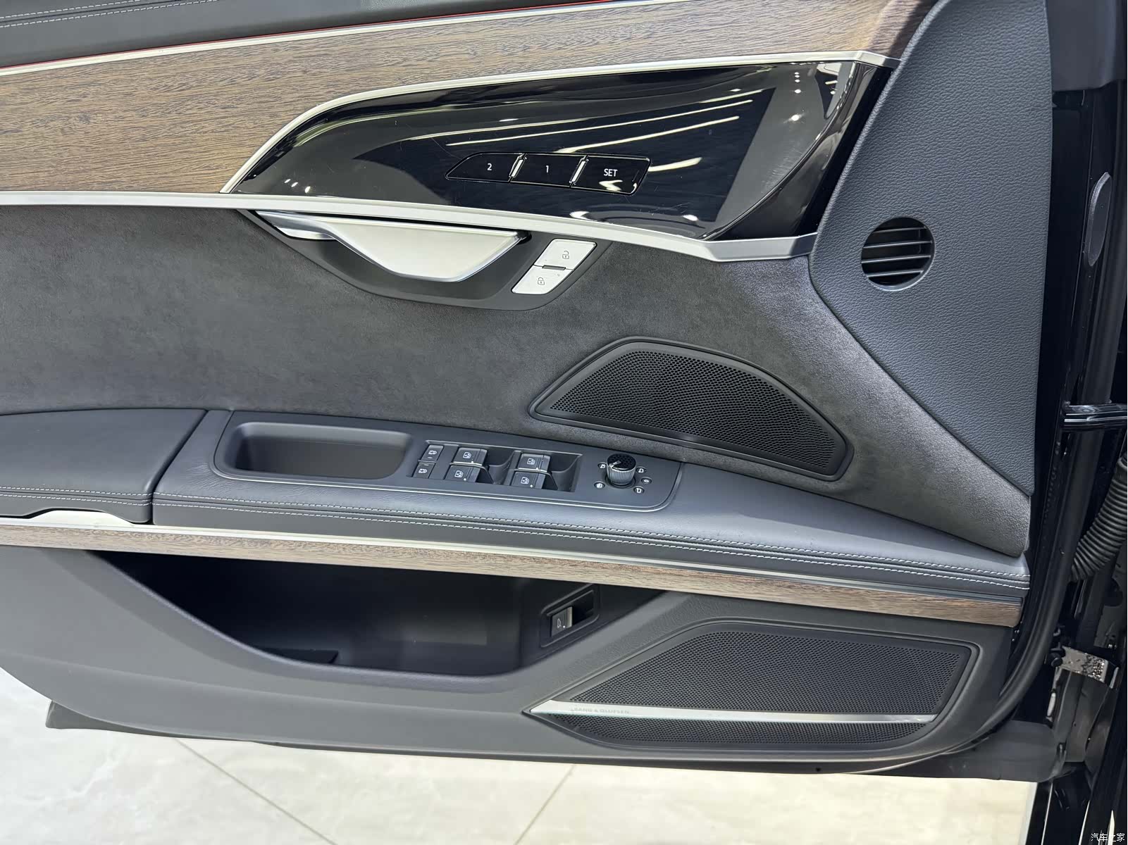 Audi A8L, 2024 16