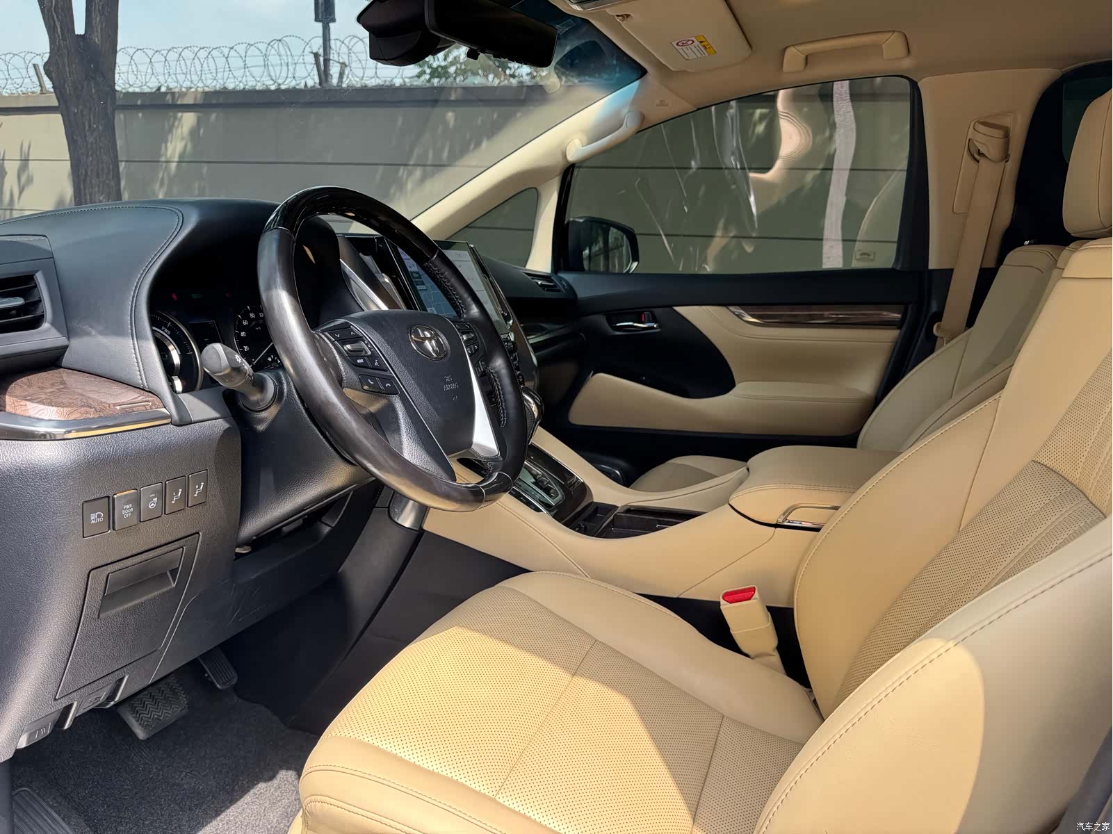 Toyota Alphard, 2021 все фото