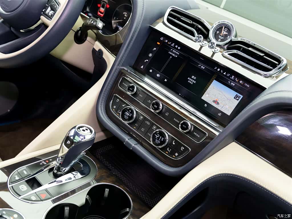 Bentley Bentayga, 2024 16