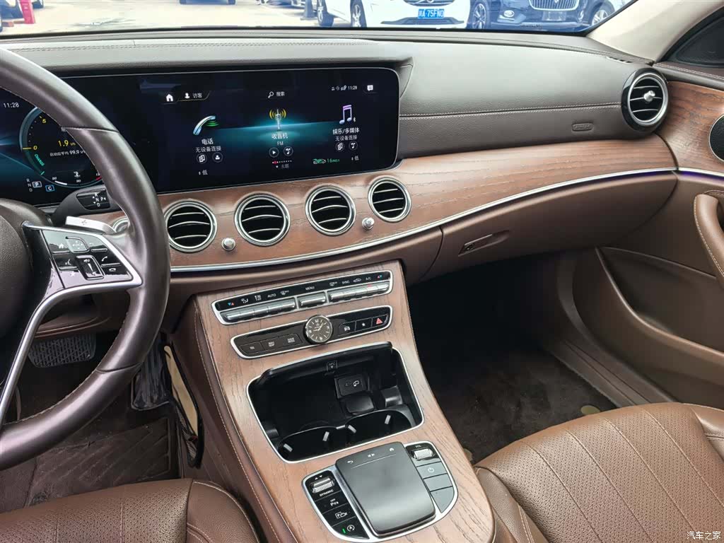 Mercedes-Benz E-Class, 2023 13