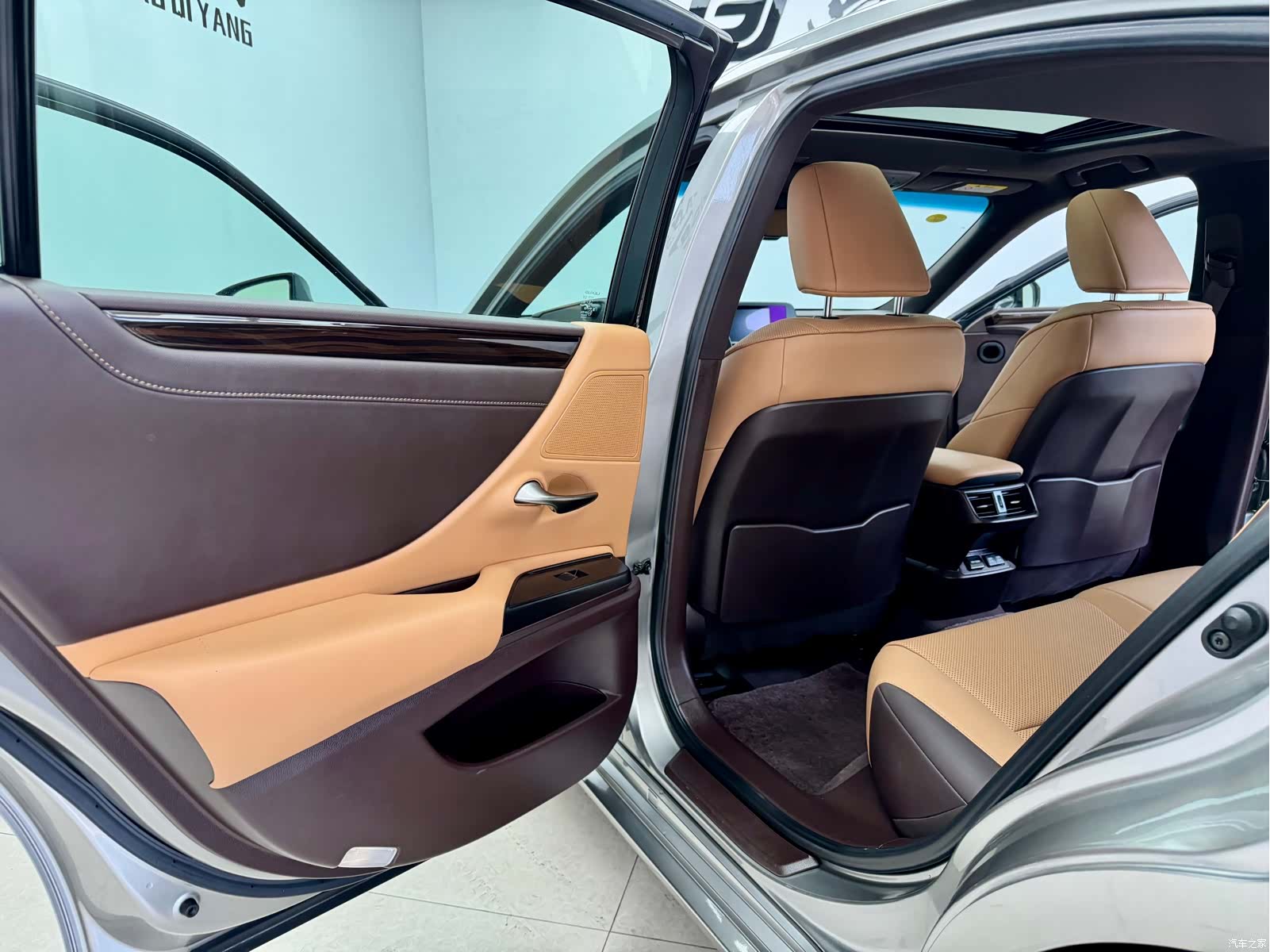 Lexus ES, 2021 10