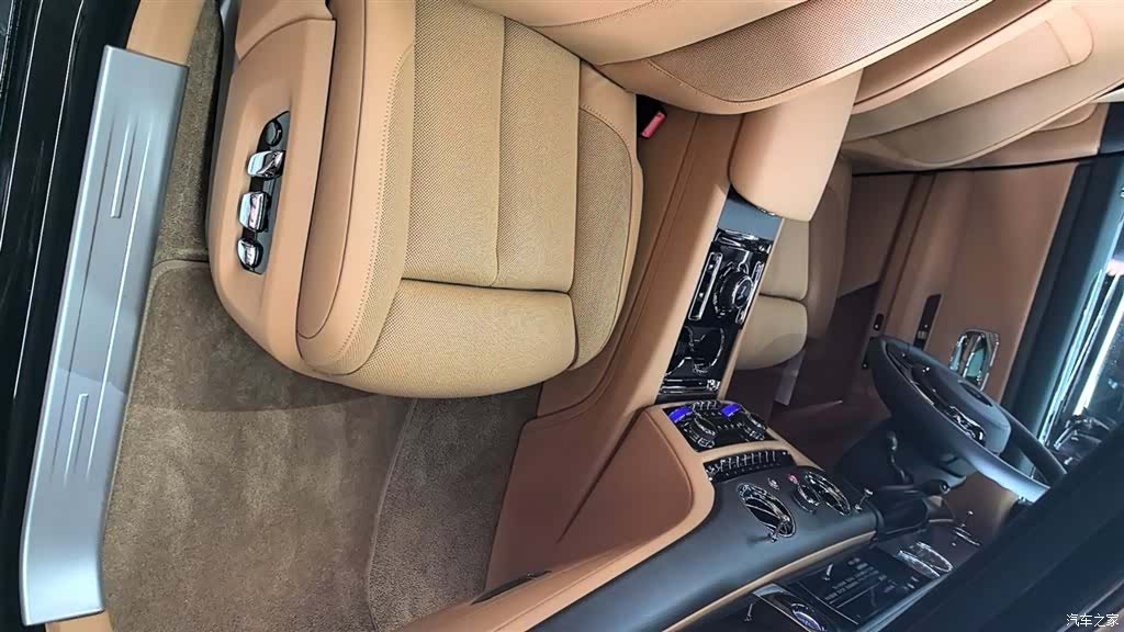 Rolls-Royce Ghost, 2022 4