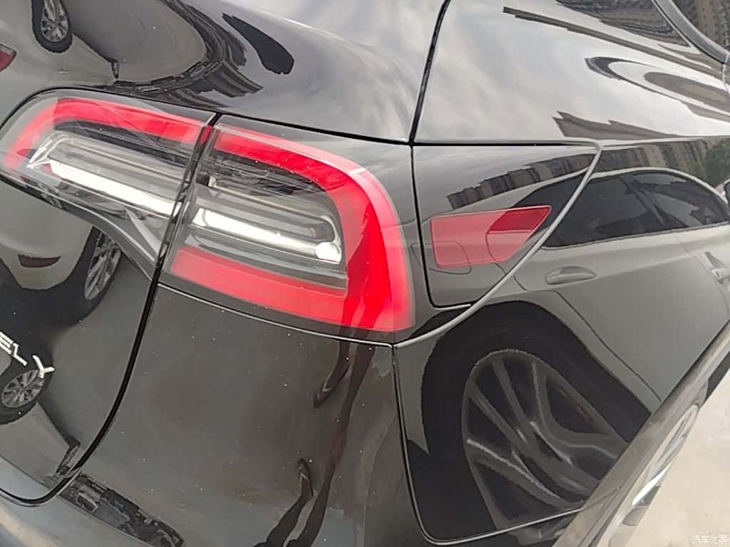 Tesla Model Y, 2023 8