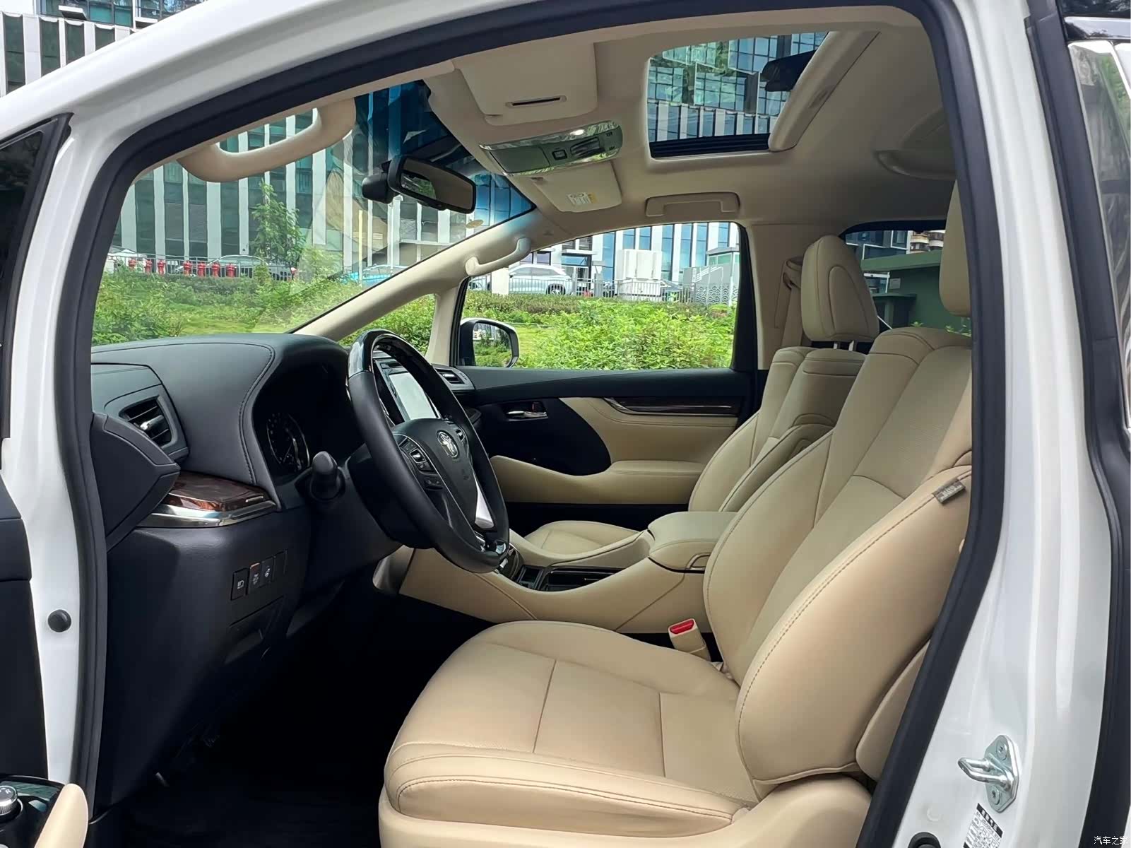 Toyota Alphard, 2018 9